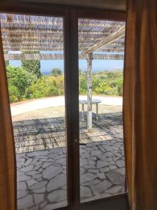 Balkón alebo terasa v ubytovaní Maison Vue Mer à Lumio avec Terrasse et Jardin Clos