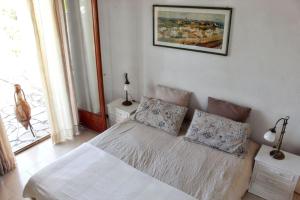 Posteľ alebo postele v izbe v ubytovaní Maison Vue Mer à Lumio avec Terrasse et Jardin Clos