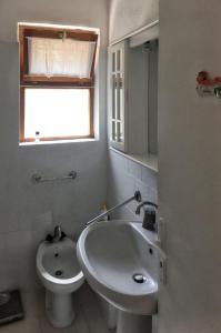 Kúpeľňa v ubytovaní Maison Vue Mer à Lumio avec Terrasse et Jardin Clos