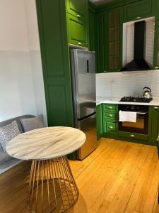 Kuchyň nebo kuchyňský kout v ubytování Apartament at Gegidze street