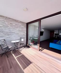 a living room with a table and a couch at Playa la Boca con vista al mar in Concón +26 photos