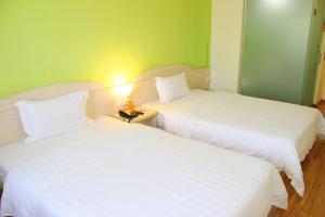 Voodi või voodid majutusasutuse 7Days Inn Deyang Wenmiao Square toas
