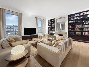 a living room filled with furniture and a tv at Vue Canal, 3 Suites & Double Salon in Sète