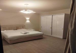 Rúm í herbergi á Private 2BR Apartment with Private Heated Pool at Bali D3