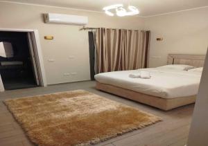 Rúm í herbergi á Private 2BR Apartment with Private Heated Pool at Bali D3