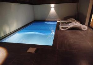 Bazén v ubytování Private 2BR Apartment with Private Heated Pool at Bali D3 nebo v jeho okolí