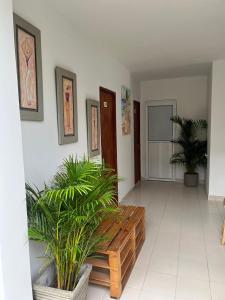 a living room with a wooden bench and potted plants at Habitación cerca de la playa 204 in Cartagena de Indias