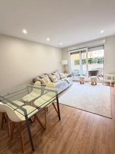 a living room with a couch and a glass table at Reformado Centro con Terraza in Castro-Urdiales