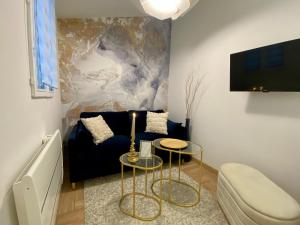 a living room with a couch and a table at Le Cadre Noir Lux Spa, Sauna, Jacuzzi, Hammam in Saumur +12 photos