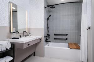 Koupelna v ubytování Denizen Hotel