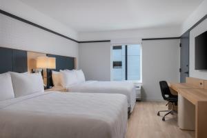 Postel nebo postele na pokoji v ubytování Denizen Hotel