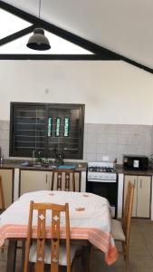 Kuchyň nebo kuchyňský kout v ubytování Cabaña Tala Huasi