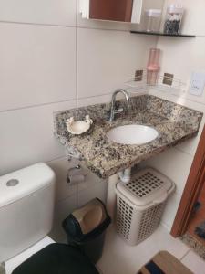 a bathroom with a sink and a toilet at apartamento mobiliado à 3km da praia in João Pessoa