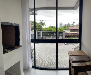 a room with a window with a view of a patio at Apartmento Heizinger in Pomerode