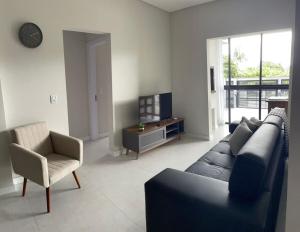 a living room with a couch and a chair at Apartmento Heizinger in Pomerode