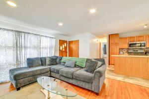 Kuchyň nebo kuchyňský kout v ubytování 4 Mi to Dtwn Pet-Friendly Home in Utica