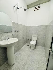 Koupelna v ubytování Resolve Garden Hotel