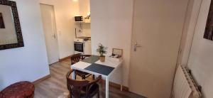 a kitchen with a table and chairs in a room at Chez Eric le n2 in Tours