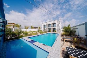 Bazén v ubytování Coralcove apartment nebo v jeho okolí