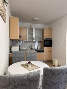 Una cocina o cocineta en APARTMAN Iva