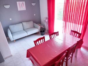 Posedenie v ubytovaní Maison charmante à Salavas avec piscine et jardin