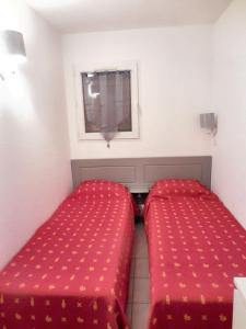 Posteľ alebo postele v izbe v ubytovaní Maison charmante à Salavas avec piscine et jardin