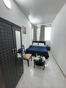 Postel nebo postele na pokoji v ubytování Corniche Street - New Suave Room