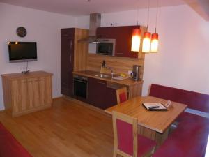 Kuchyň nebo kuchyňský kout v ubytování Ferienwohnung Ski-Hans