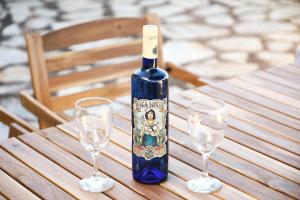 a bottle of wine sitting on a table with two wine glasses at El Convento II, tranquilidad y vistas únicas in San Andres y Sauces +11 photos