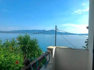 a view of the water from the balcony of a house at Pounda Paou in Metókhion