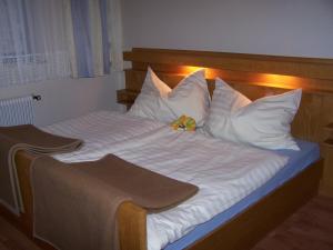 Postel nebo postele na pokoji v ubytování Ferienwohnung Ski-Hans