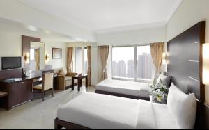 Una cama o camas en una habitación de Hotel Suba Galaxy Mumbai