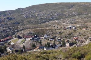 Uma vista geral da montanha ou uma vista da montanha a partir do chalé