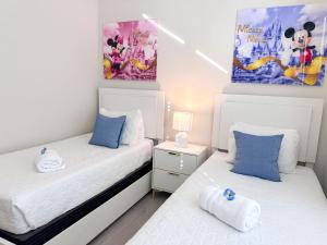 Cama o camas de una habitación en TR1391 – 4 Bedrooms Home with pool near Disney 22 fotos más