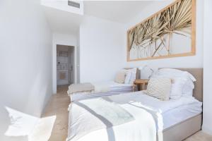 Postel nebo postele na pokoji v ubytování Najlepsze widoki - apartment na plaży 2 sypialnie + 8 fotografií