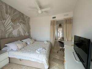 TV a/nebo společenská místnost v ubytování Najlepsze widoki - apartment na plaży 2 sypialnie