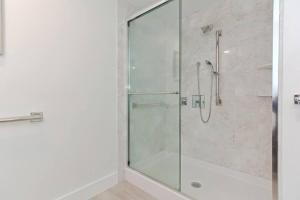 プリマスにあるHarbourtown Suites on Plymouth Harborのギャラリーの写真