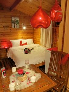 Postel nebo postele na pokoji v ubytování Çakıl Restoran ve Bungolov