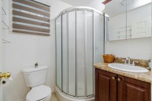 Ảnh trong thư viện ảnh của 5 Chambres et 3 salles de bain avec Spa, vue, foyer et plus ở Petite-Rivière-Saint-François