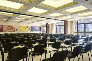 Οι επιχειρηματικές εγκαταστάσεις ή/και οι αίθουσες συνεδριάσεων στο Royal Beach Apartments +98 φωτογραφίες