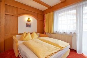 Posteľ alebo postele v izbe v ubytovaní Hotel Alt Vent Tyrol