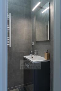 Et badeværelse på Roomies Luxembourg Centre Gare