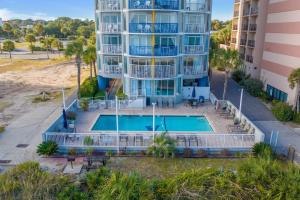 The 7th Heaven in Myrtle Beach内部或周边的泳池
