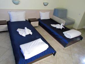 Postel nebo postele na pokoji v ubytování Afrodita Hotel