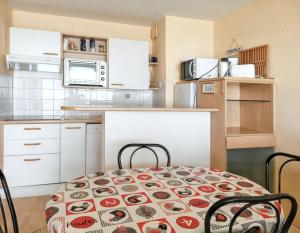 Eldhús eða eldhúskrókur á Appartement vue mer et piscine à Guidel - 42m² - Tennis