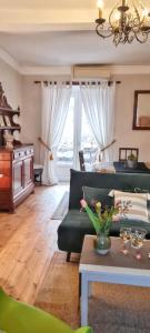 Posedenie v ubytovaní Maison charmante à Mauzun avec jardin et patio fleuri + 26 fotografií
