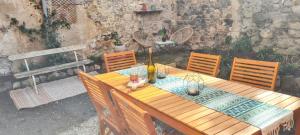 Fotografia z galérie ubytovania Maison charmante à Mauzun avec jardin et patio fleuri v destinácii Mauzun