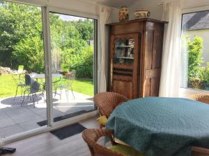 Vonkajšia záhrada v ubytovaní Charmante Maison à Huelgoat avec Terrasse et Jardin