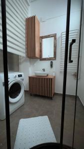 Bilik mandi di FiveHostel