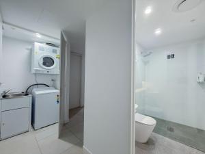 Bilik mandi di Burwood Studios at St Luke Square +42 gambar